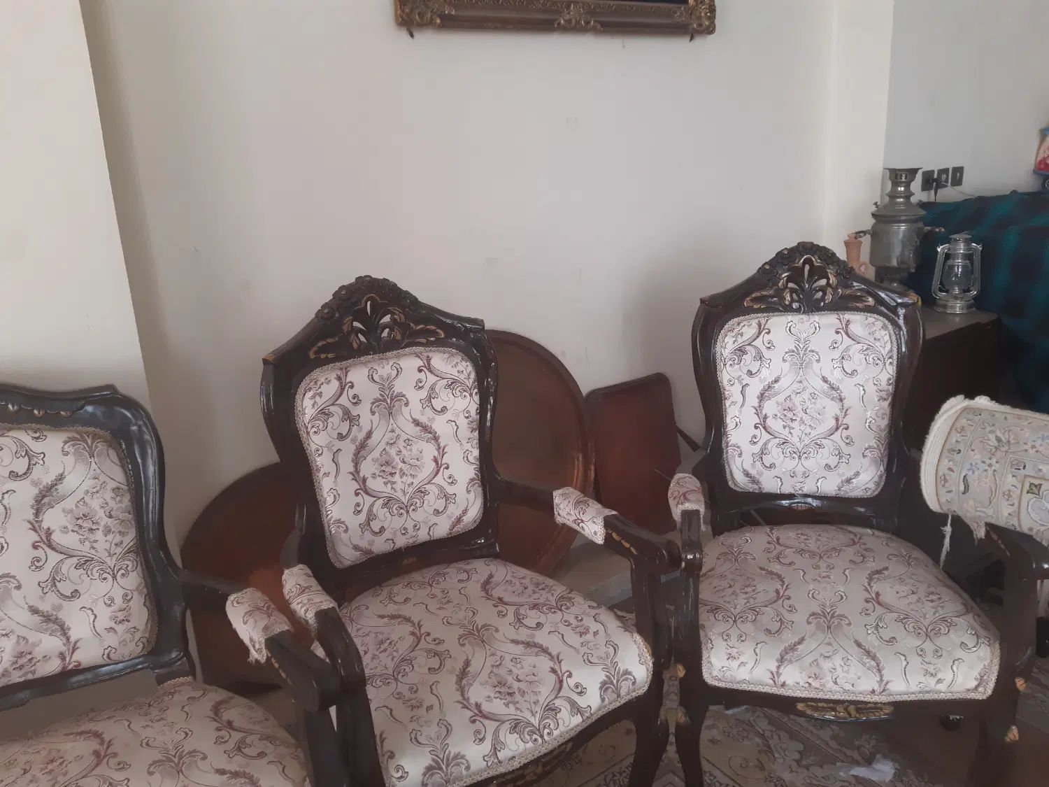 مبل سلطنتی ۹ نفره چوب گردو در حد نو همراه با میز|مبلمان خانگی و میز عسلی|کاشان, دشت چال|دیوار
