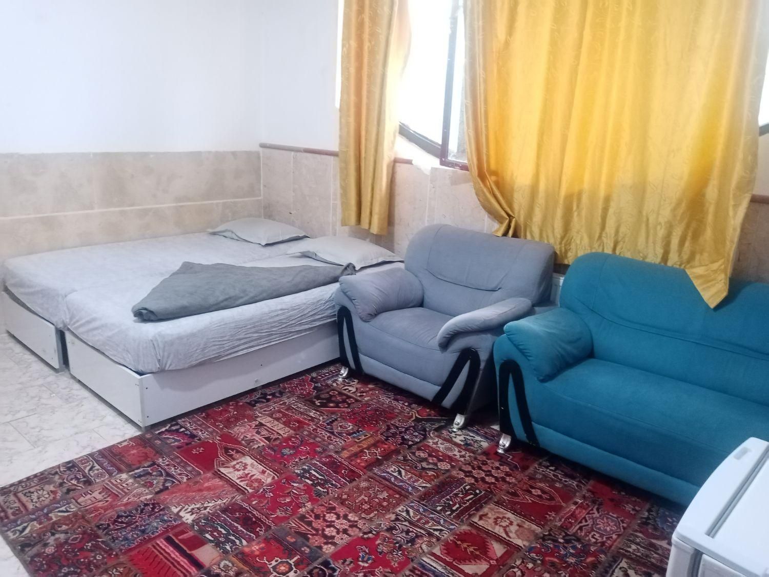 مسافر خونه با فضای بزرگ باغ وپارکینگ|اجارهٔ کوتاه‌مدت آپارتمان و سوئیت|کرمان, |دیوار