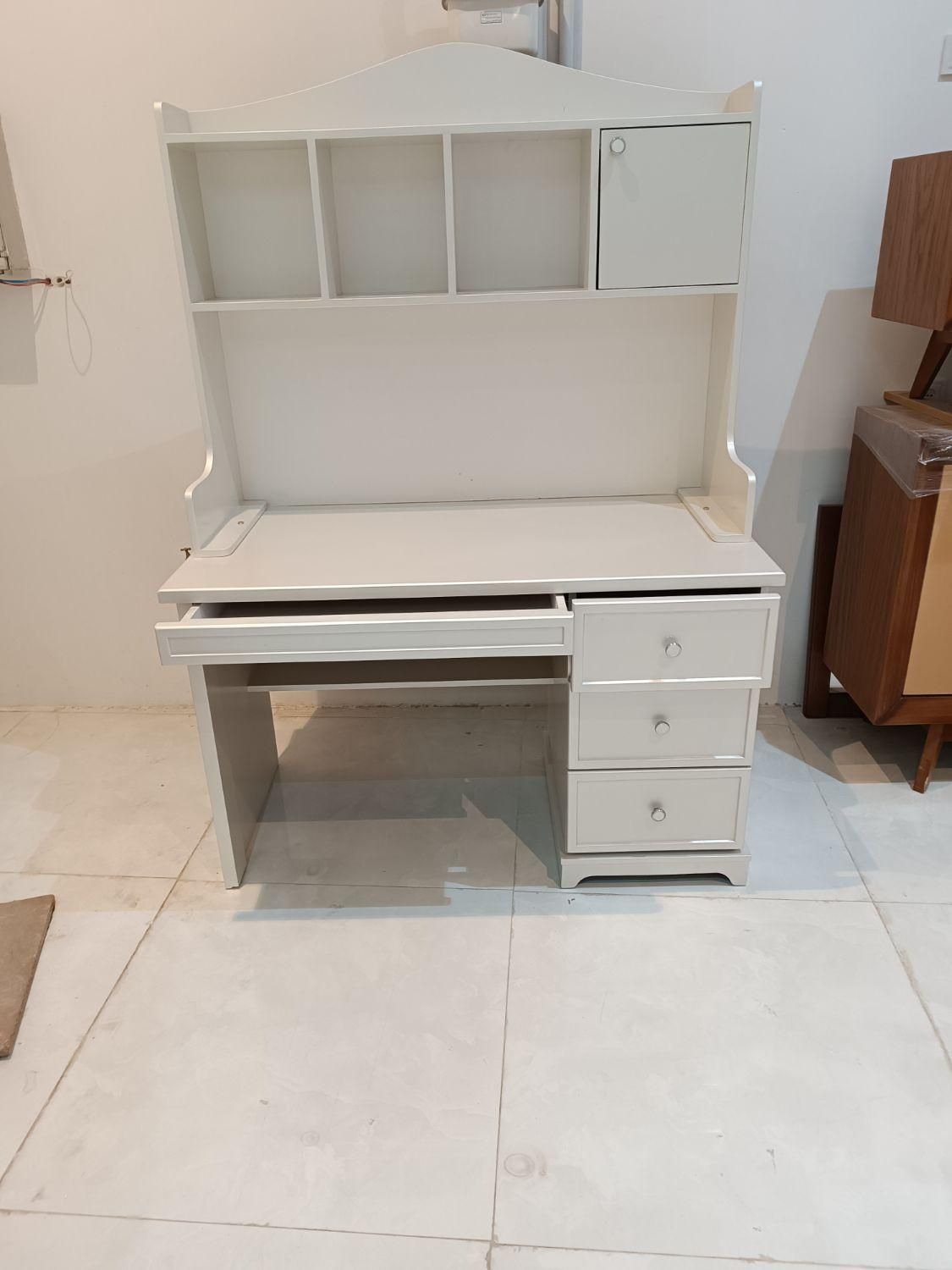 میز تحریر|میز تحریر و کامپیوتر|نیشابور, فرح بخش|دیوار