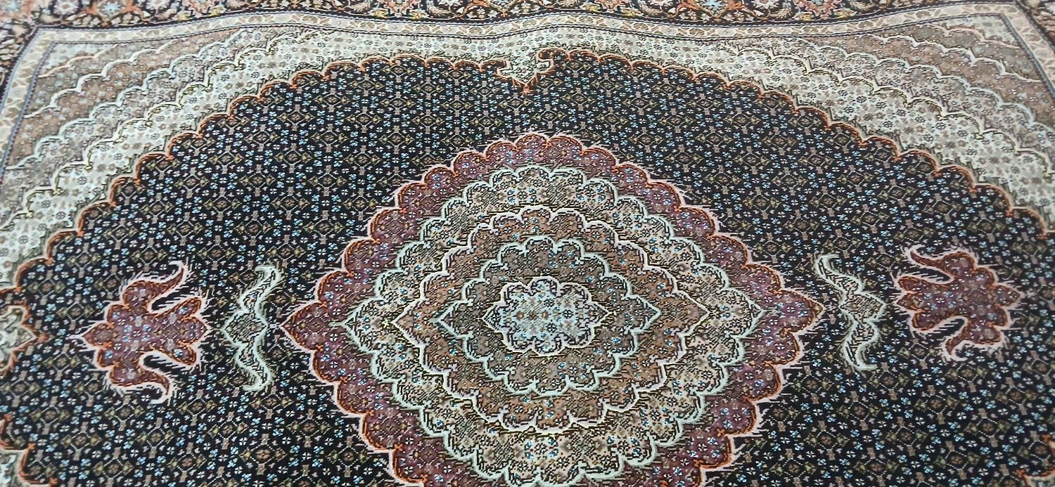 قالیچه ماهی خوی مرینوس ابریشم تازه سرمه ی|فرش|رشت, امین الضرب|دیوار