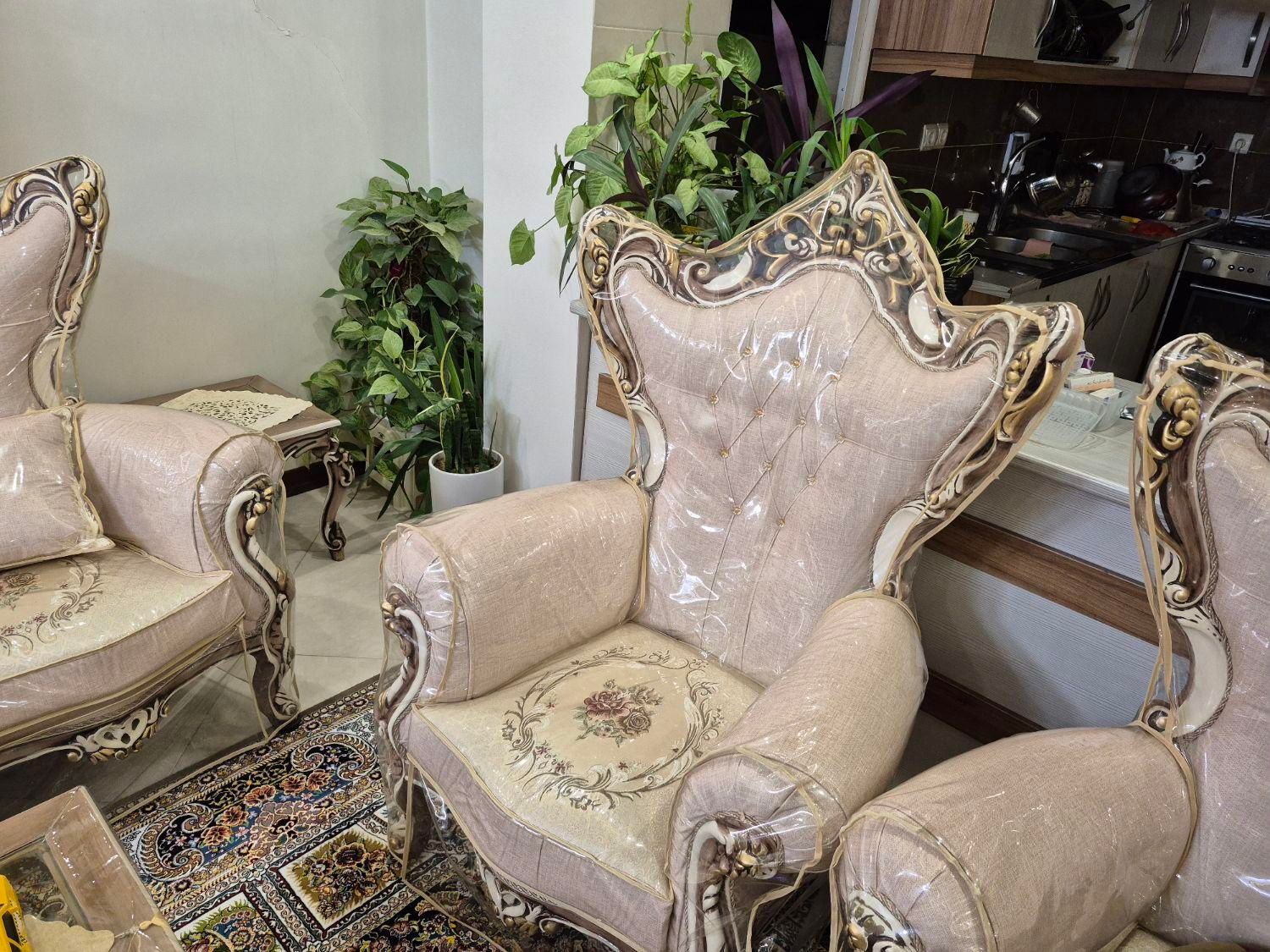 فروش مبل سلطنتی|مبلمان خانگی و میز عسلی|برخوار, |دیوار