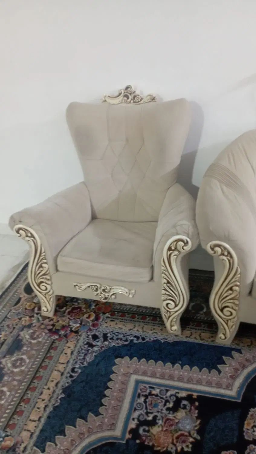 یک ست مبل ۸ نفره همراه با میزاش قیمت ۲ تومن|مبلمان خانگی و میز عسلی|مشهد, هفده شهریور|دیوار