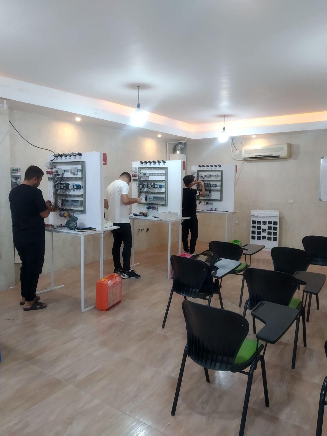 آموزش برق ساختمان صنعتی هوشمندسازی، پی ال سی برد|خدمات آموزشی|اصفهان, باغ زیار|دیوار