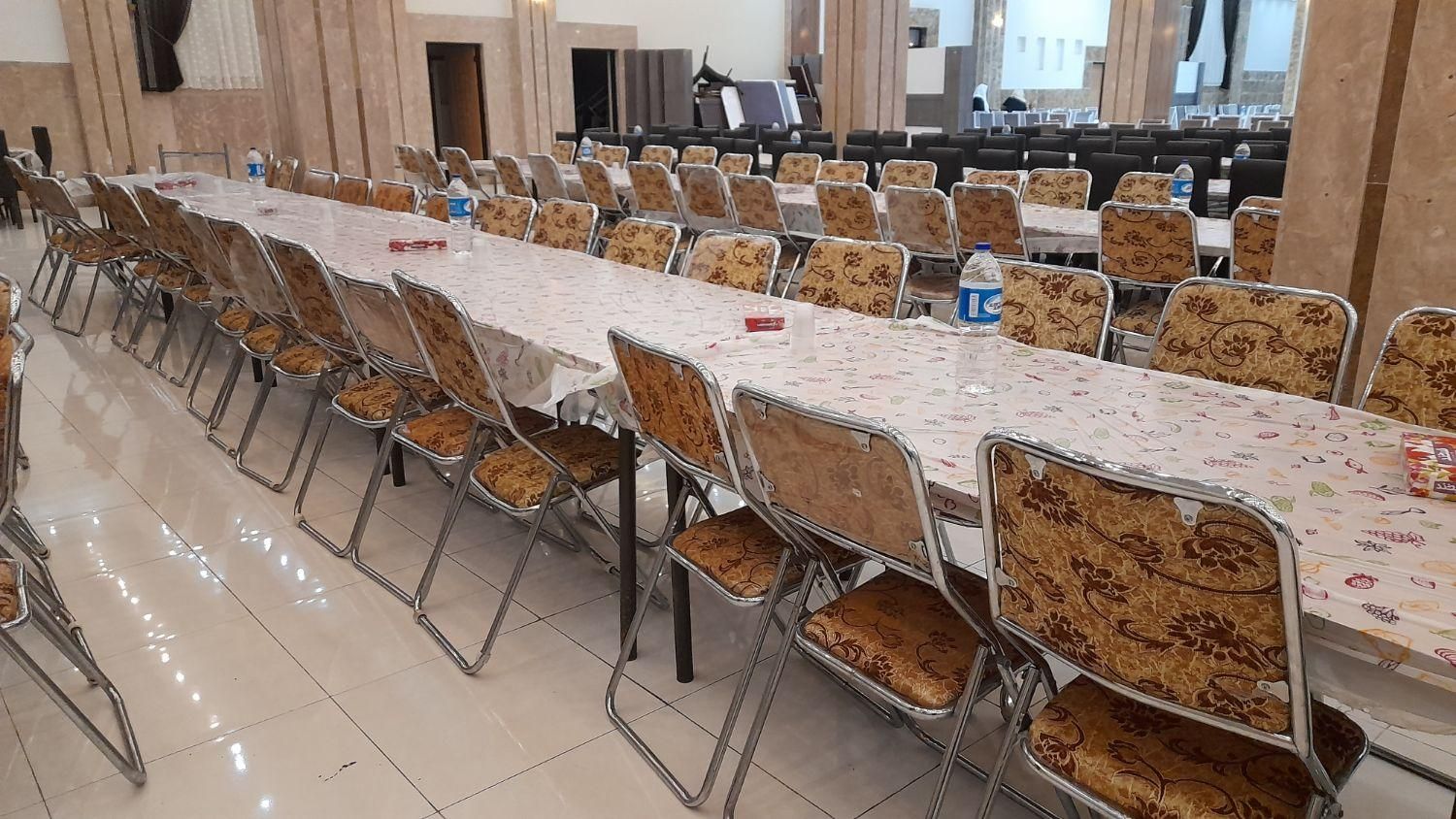 اجاره و کرایه میزو صندلی تاشو  چمن مصنوعی و فرش|خدمات پذیرایی، مراسم|بروجرد, |دیوار