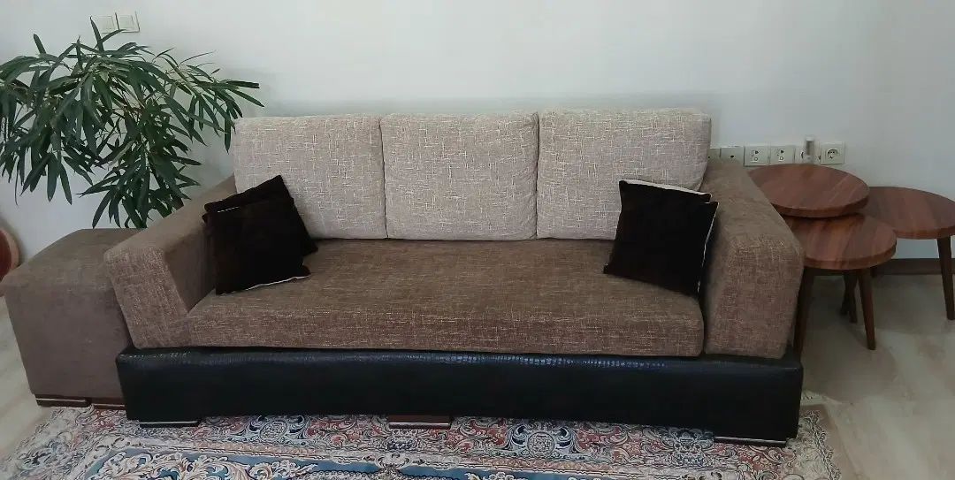 مبل راحتی ۷ نفره به همراه ۳میز عسلی و ۲ پاف و بوفه|مبلمان خانگی و میز عسلی|کرج, فاز ۱ مهرشهر|دیوار