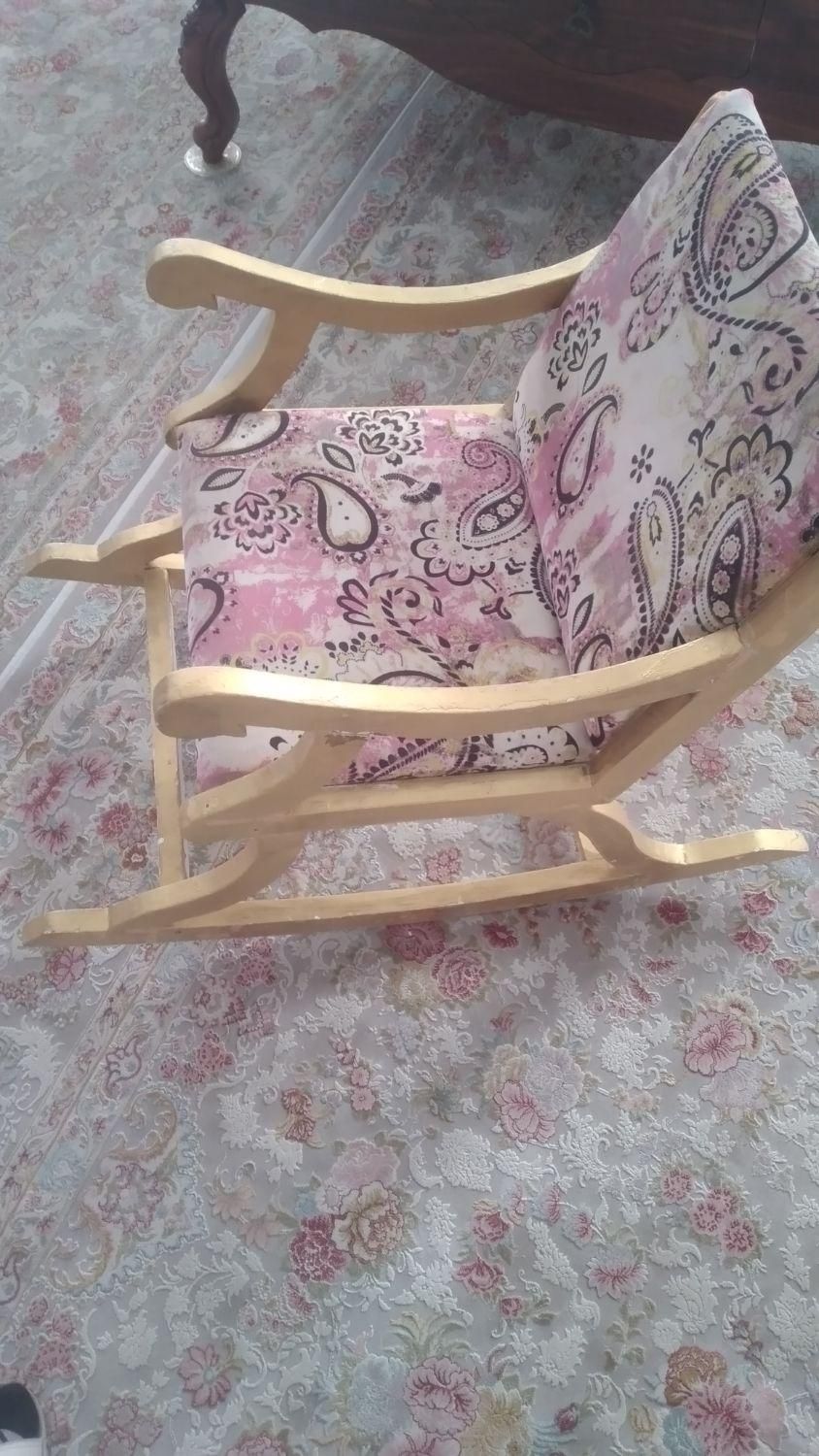 یک عدد راک کودک|تخت و صندلی بچه|هشتگرد, شهرک بعثت|دیوار