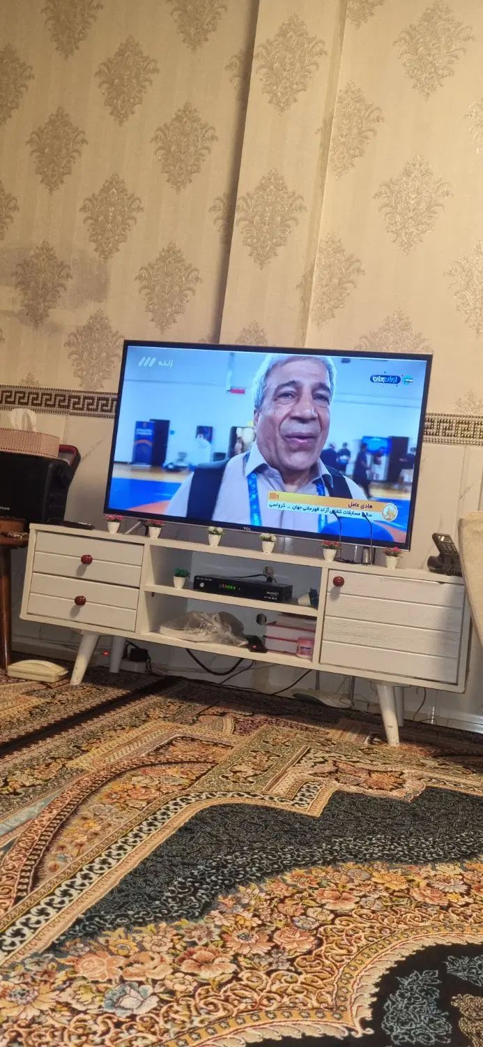میز تلویزیون میز آرایش مبل ۷ نفره آینه و جا کفشی|مبلمان خانگی و میز عسلی|بهارستان, |دیوار