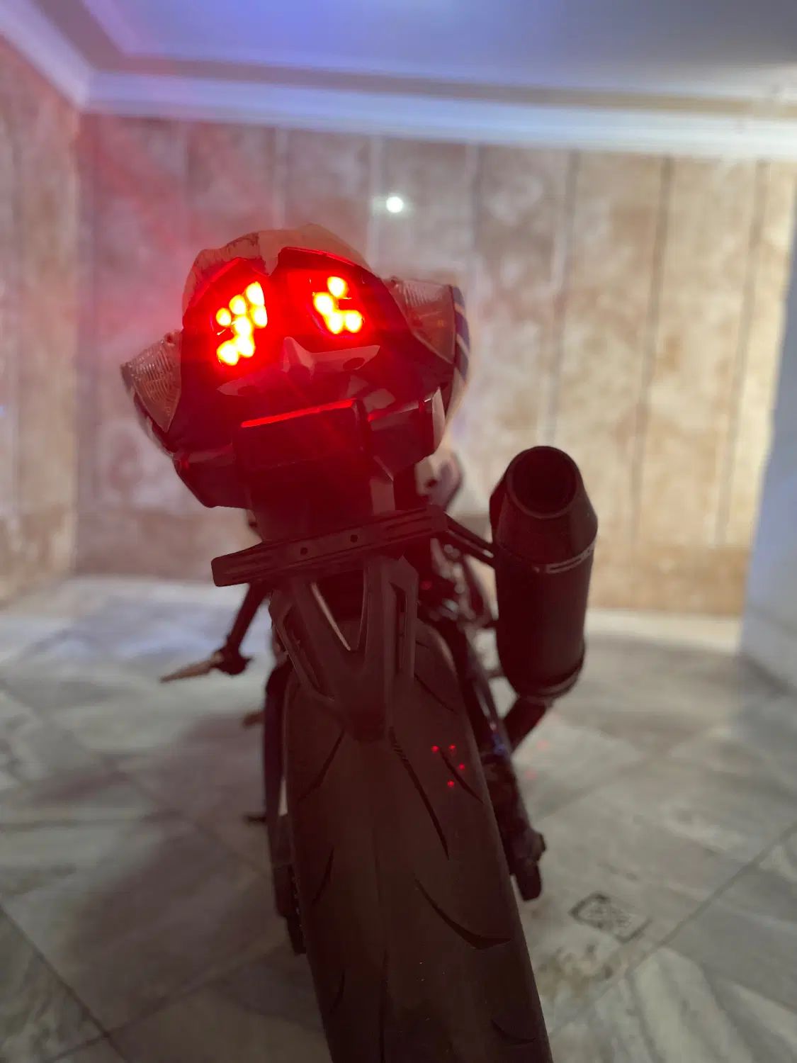 موتور سنگین سوزوکی gsx1000r مدل ۲۰۱۳|موتورسیکلت|تهران, آبشار|دیوار