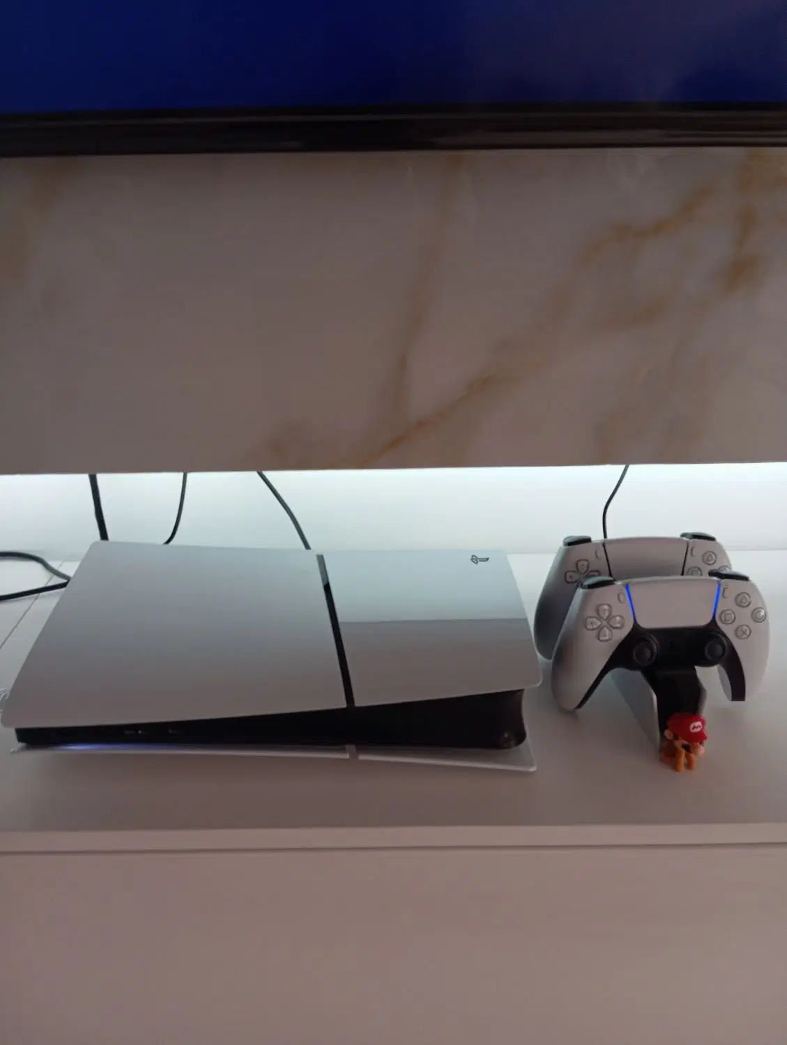 PS5 slim یک ماهه خریدم همراه با اکانت پلاس و شارژر|کنسول، بازی ویدئویی و آنلاین|قم, پردیسان|دیوار
