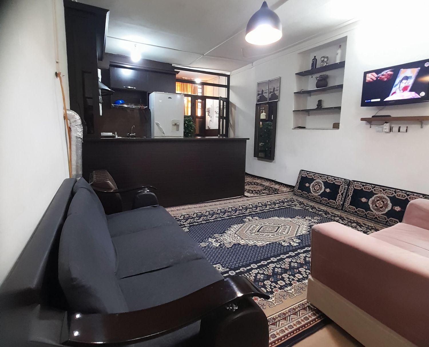 منزل مبله دربست مرکز شهر بلوار مدرس|اجارهٔ کوتاه‌مدت آپارتمان و سوئیت|شیراز, شهرک پرواز|دیوار