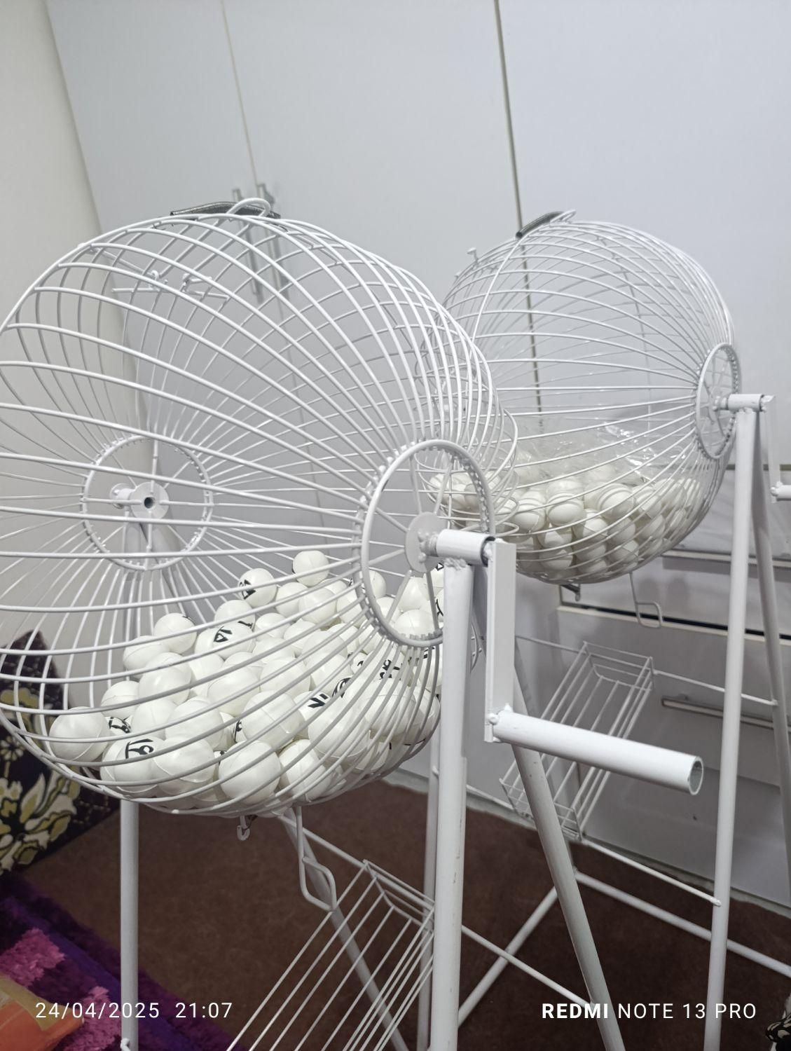 گردونه شانس یا گردونه قرعه کشی فلزی پایه دار|فروشگاه و مغازه|کیاشهر, |دیوار