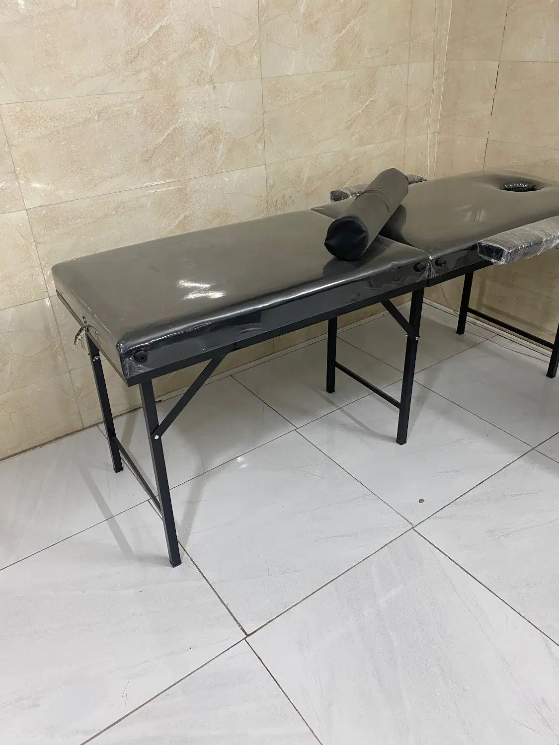 تخت ماساژ نو تا بحال استفاده نشده همراه با ترولی|آرایشی، بهداشتی، درمانی|شهریار, دهشاد بالا|دیوار
