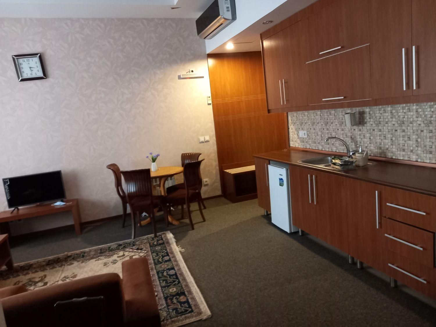 واحد مبله یک خواب روزانه.ساعتی داماهی|اجارهٔ کوتاه‌مدت آپارتمان و سوئیت|بندرعباس, |دیوار