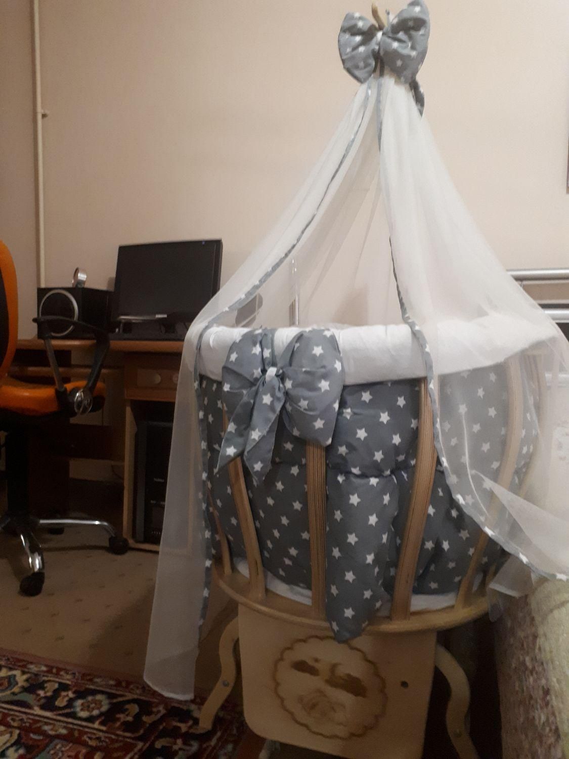 تخت گهواره ای وکالسکه دلیجان و صندلی غذا|تخت و صندلی بچه|خرم‌آباد, |دیوار