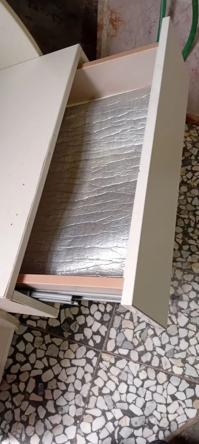 شلف کتاب وجای لبتاب تمیز بدون شکستگی|کتابخانه، شلف، قفسه‌های دیواری|رشت, پیرکلاچای|دیوار