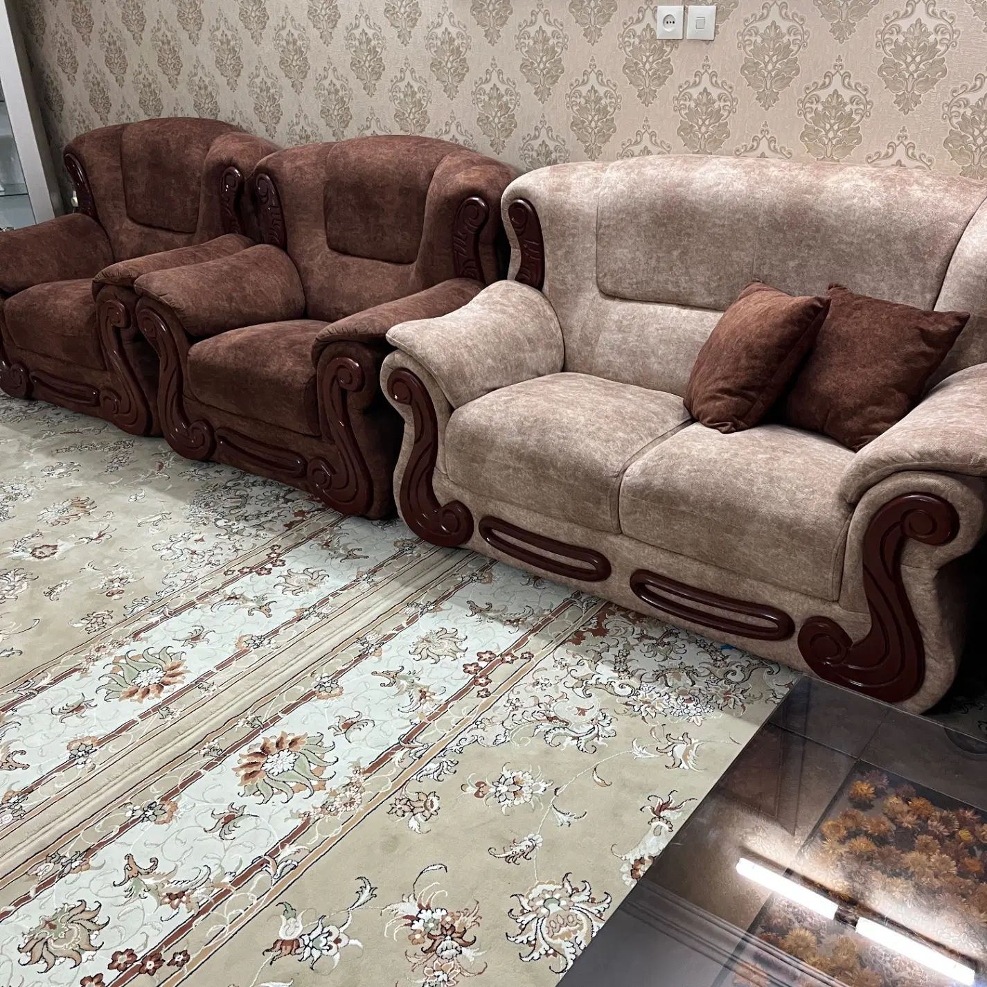 مبل ۷نفره راحتی سالم و تمیز به همراه کوسن|مبلمان خانگی و میز عسلی|مشهد, وکیل‌آباد|دیوار