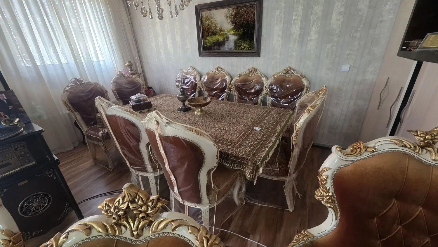 مبل|مبلمان خانگی و میز عسلی|اصفهان, باغ زیار|دیوار