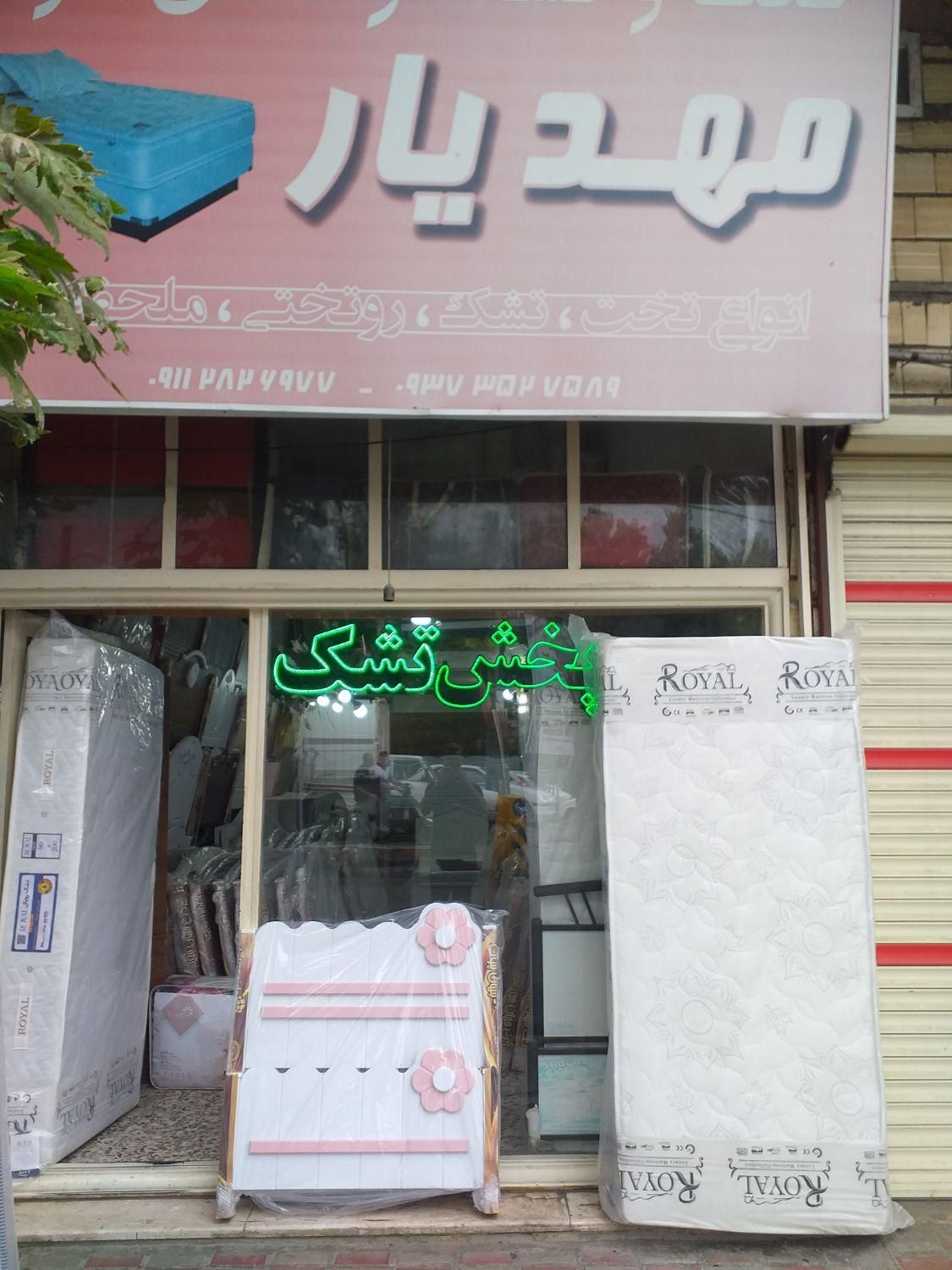 تخت و تشک|تخت و سرویس خواب|صومعه‌سرا, |دیوار