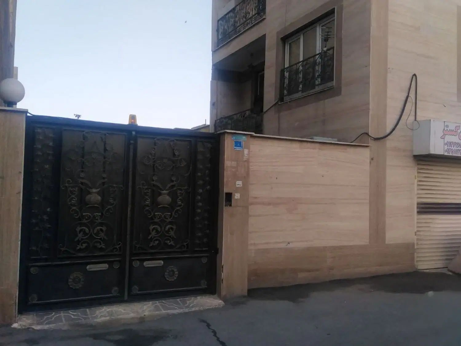 ملک ویلایی دارای دو واحد ۱۰۰ متری و یک مغازه ۶۰متر|فروش آپارتمان|شهریار, شهریار|دیوار
