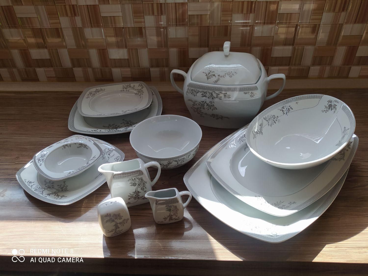 ظروف غذا خوری چینی 18نفره بدون صبحانه خوری|ظروف سرو و پذیرایی|تبریز, |دیوار