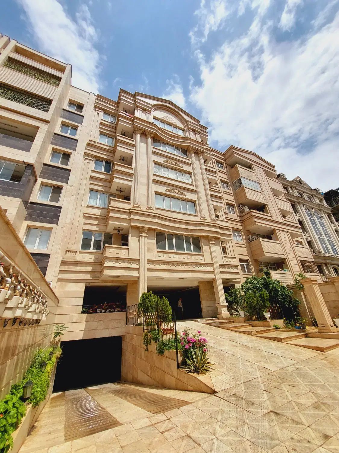 145متر روبنما سنددار // 2پارکینگ کم واحد // بینقص|فروش آپارتمان|کرج, گلشهر|دیوار