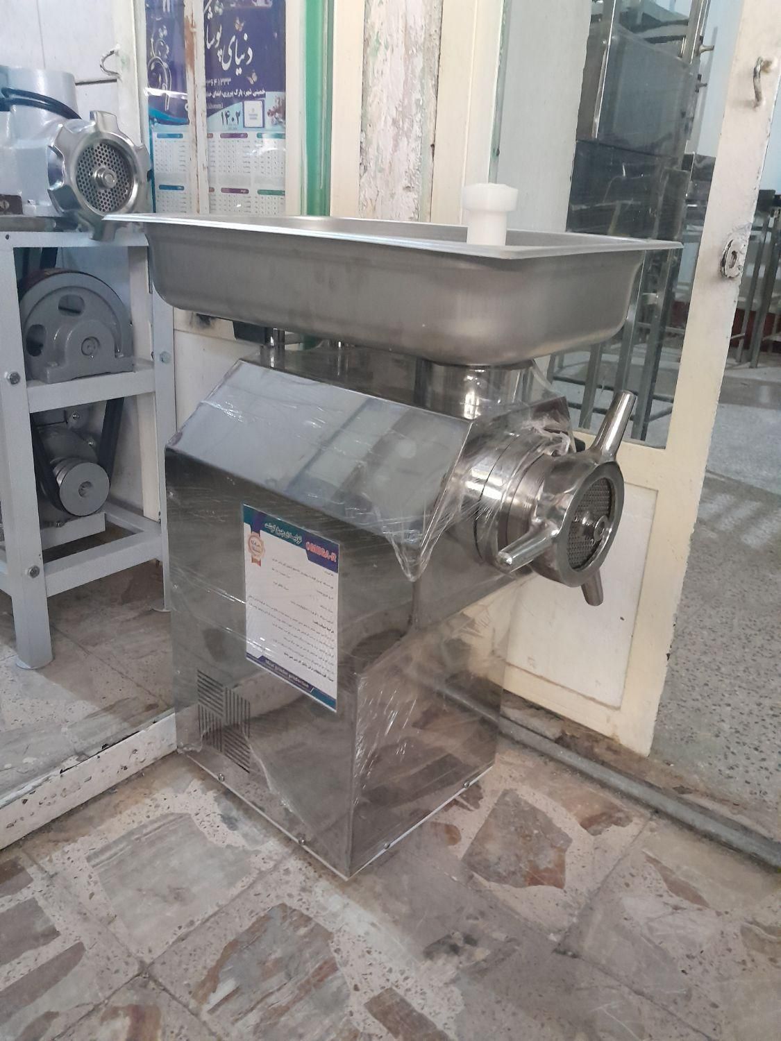 استیل امگا r / چرخ گوشت صنعتی /با ضمانت نامه کتبی|خردکن، آسیاب، غذاساز|اصفهان, رهنان|دیوار