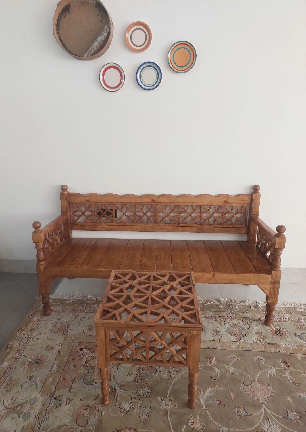 مبل ۳نفره و عسلی سنتی چوب روس سنتی|مبلمان خانگی و میز عسلی|مرودشت, پشت سایپا‎|دیوار