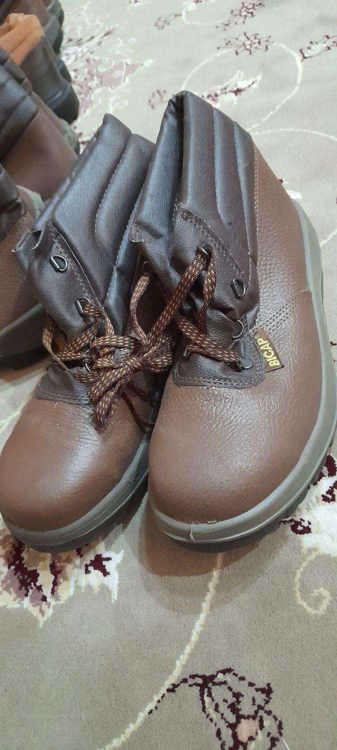 کفش ایمنی سایز ۴۲ و ۴۳|کیف، کفش، کمربند|اصفهان, کوی امیریه|دیوار