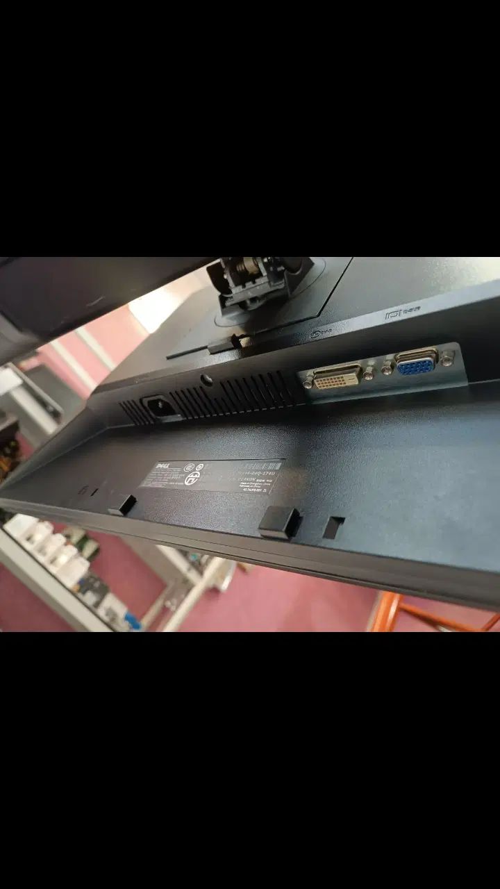 مانیتور 24 اینچ  دل dell درحد نو|قطعات و لوازم جانبی رایانه|مشهد, امامیه (شهرک غرب)|دیوار