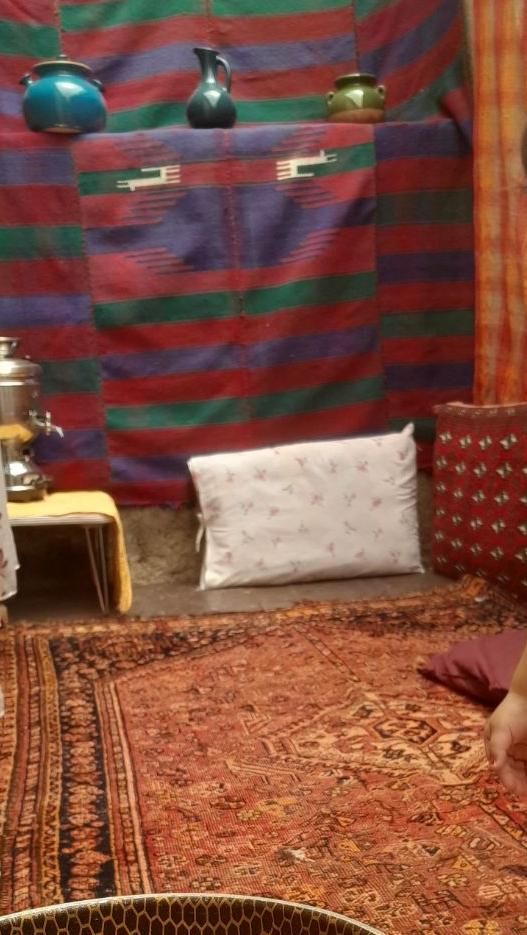 یک عدد فرش پشمی همراه با ۳پشتی و یک عدد جاجیم|گلیم، جاجیم، گبه|سقز, |دیوار