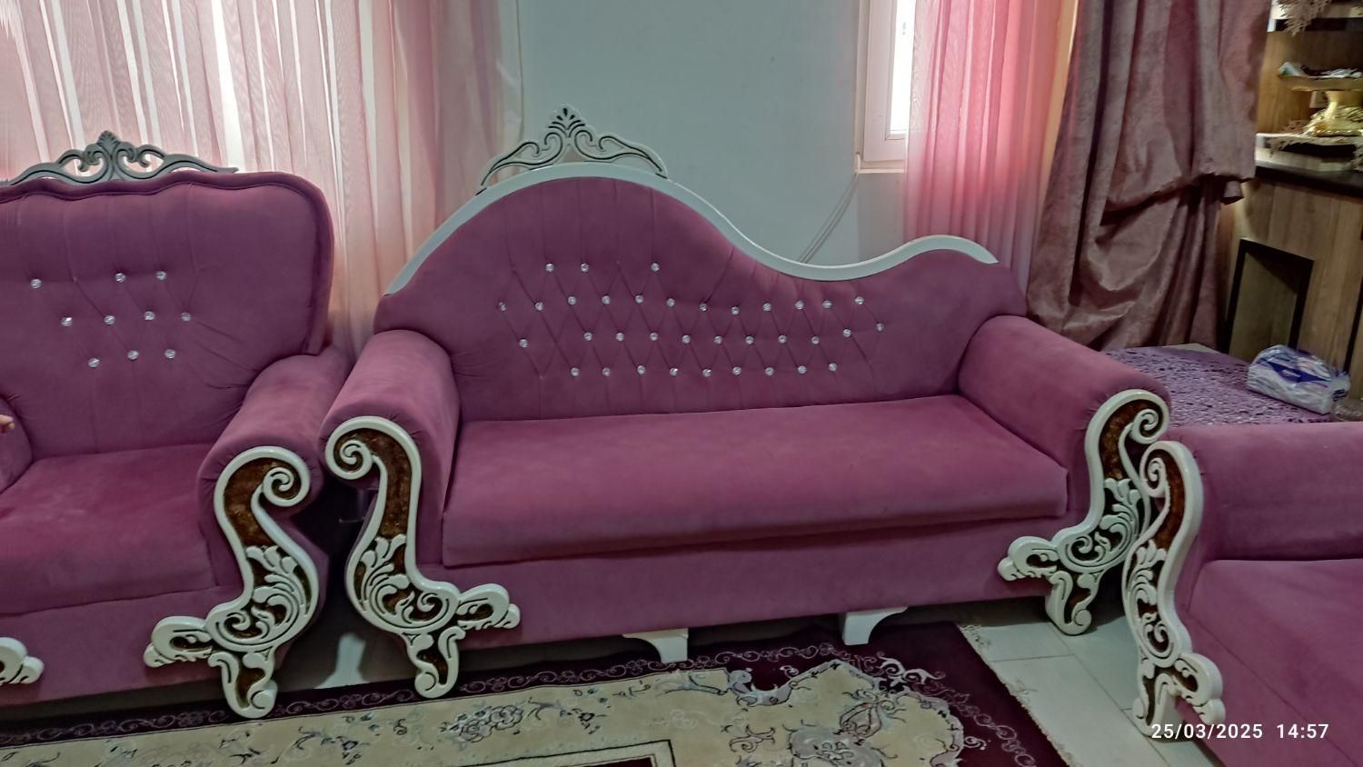 مبلمان ۷نفره همراه با ۴تا عسلی تاشو یک عدد جلومبلی|مبلمان خانگی و میز عسلی|رشت, توشیبا|دیوار