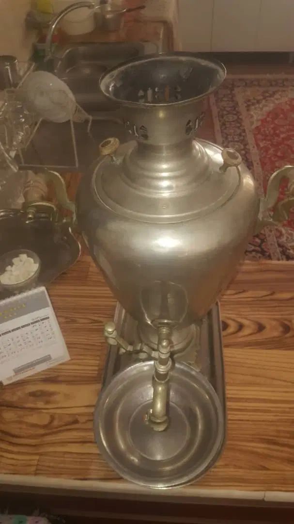 سماور زغالی ورشویی آنتیک (قدمت حدود ۱۲۰ سال)|کلکسیون اشیاء عتیقه|اصفهان, آبشار|دیوار