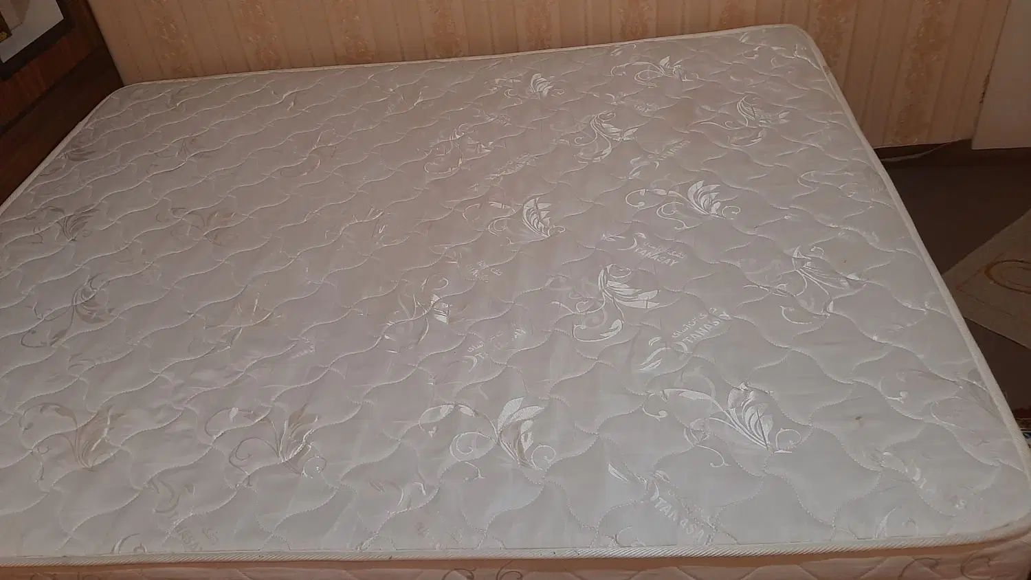 تخت دونفره همراه با تشک سالم و ۲تا پاتختی|تخت و سرویس خواب|کرج, شهرک رازی (حصارک)|دیوار