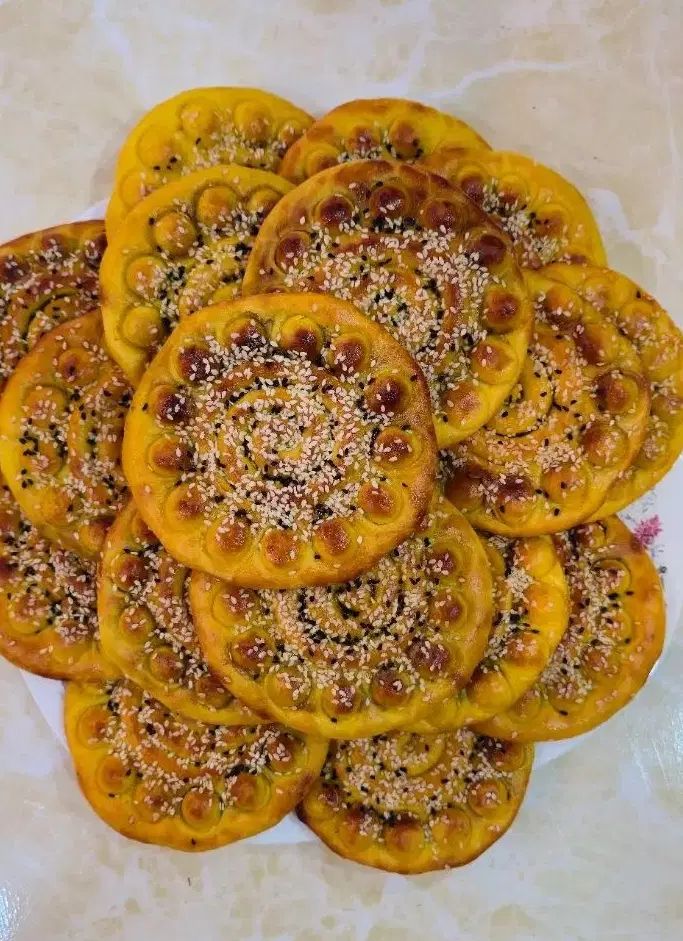 کلوچه فومن شیرینی خونگی زعفرانی و‌گردوی بومی|خوردنی و آشامیدنی|اصفهان, تخت فولاد|دیوار
