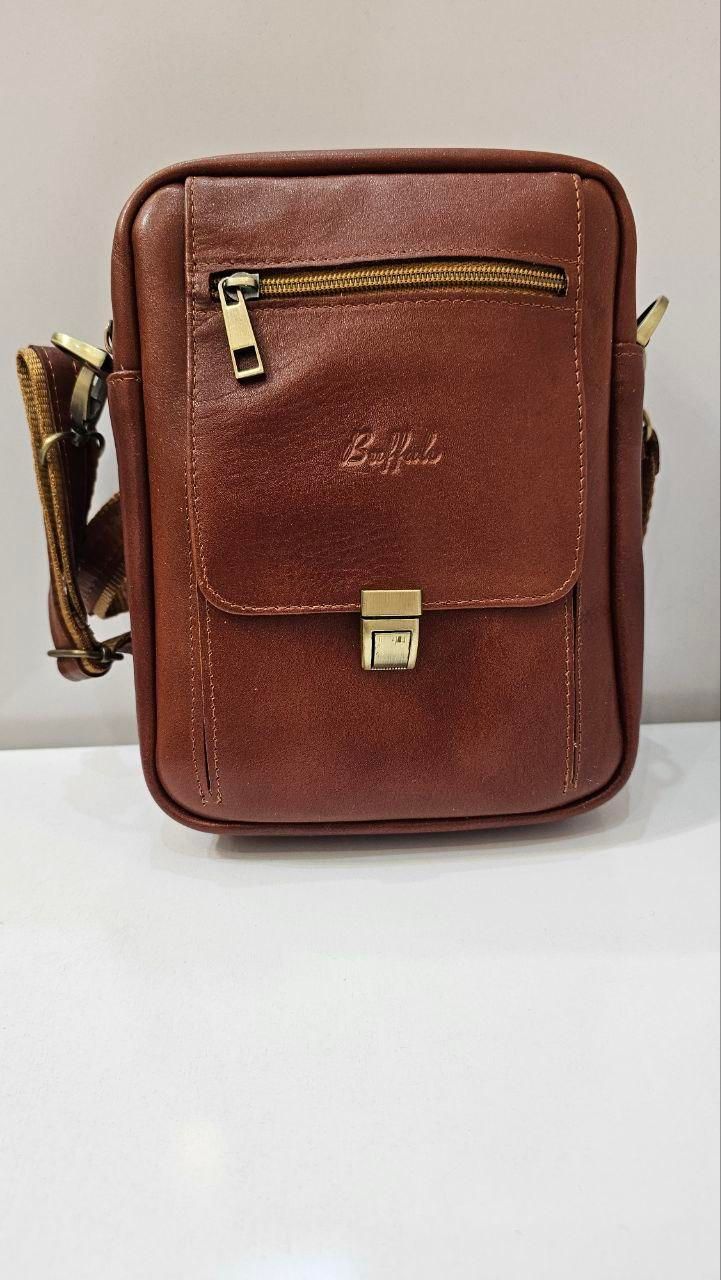 کیفِ چرم ، برند بوفالو|کیف، کفش، کمربند|شاهین‌شهر, نظامی|دیوار