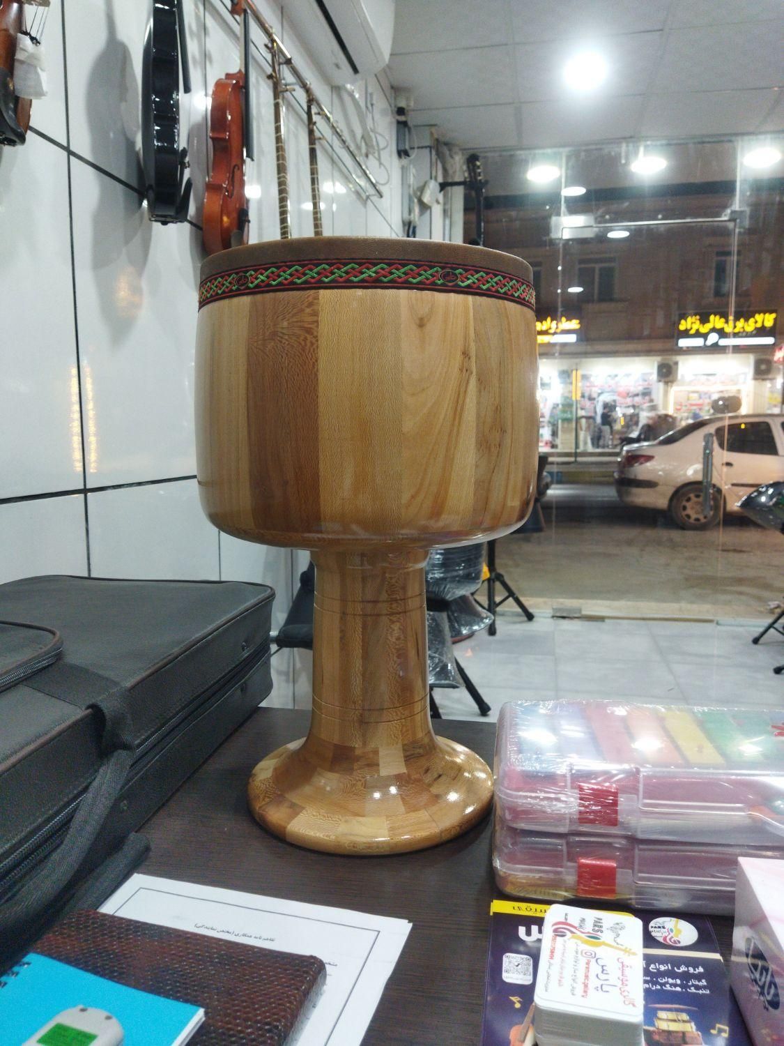 تنبک حلمی|سازهای سنتی|بوشهر, |دیوار