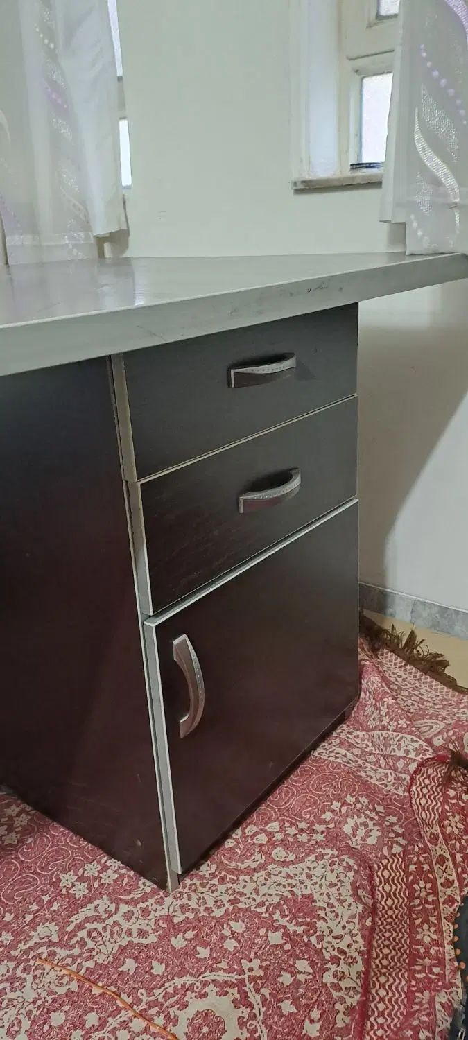 میزکار.صندلی.کتابخانه.طبقه ی دکوری.به صورت یکجا|دفتر کار|یزد, |دیوار