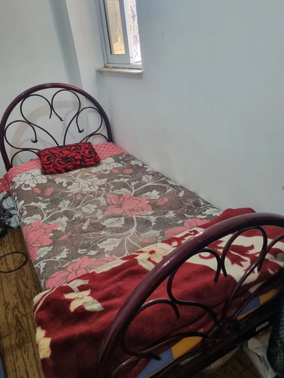 تخت فلزی|تخت و سرویس خواب|رشت, دروازه لاکان|دیوار