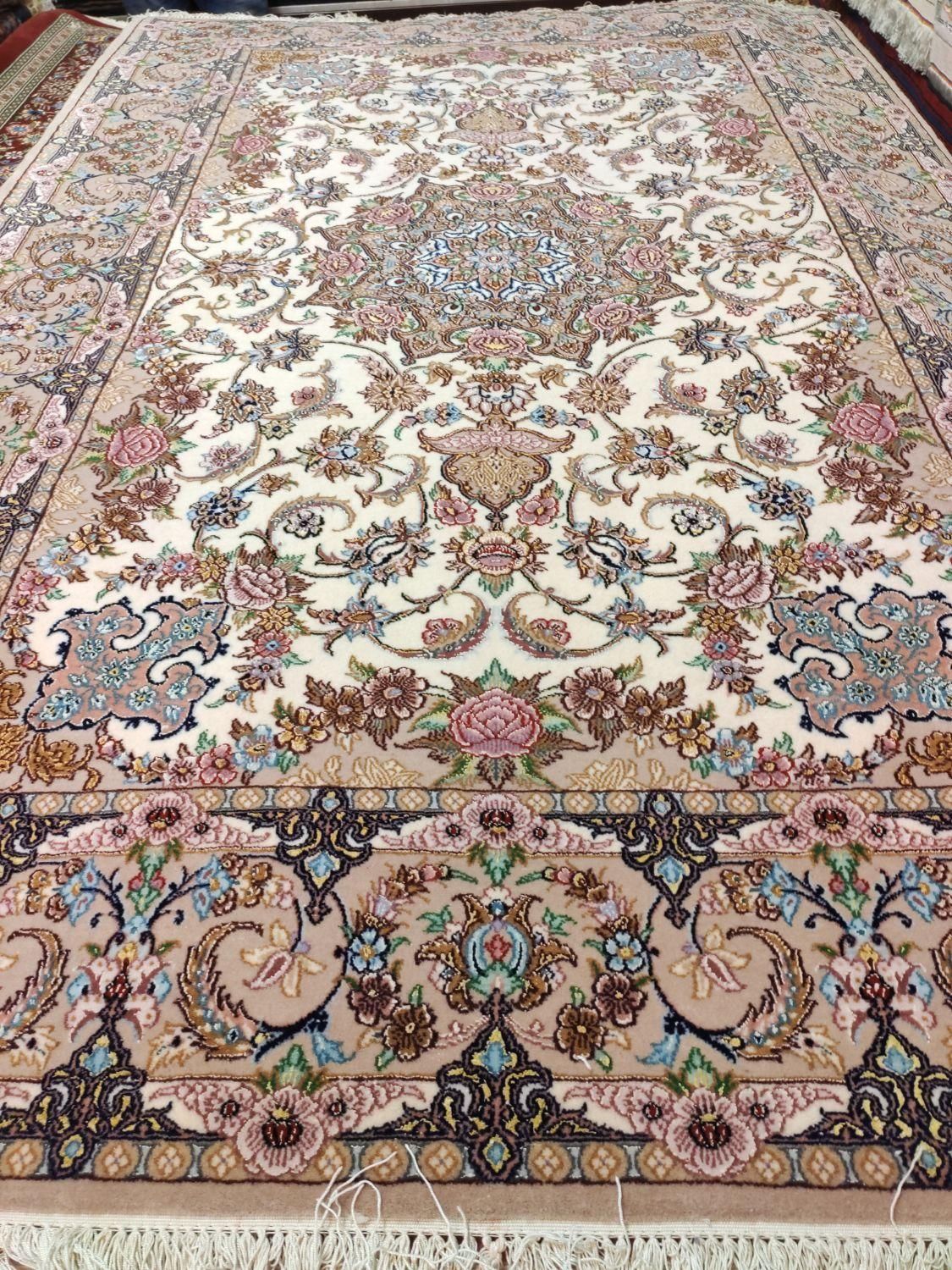 فرش اصفهان چله وگل ابریشم 60 رج در انواع طرح و رنگ|فرش|تهران, فرمانیه|دیوار