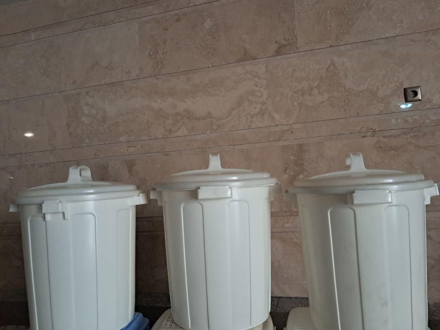 سطل سفید درب قفلی سه تا تک هم فروخته میشود|ظروف نگهدارنده، پلاستیکی، یک‌بارمصرف|تهران, نیروی هوایی (پیروزی)|دیوار