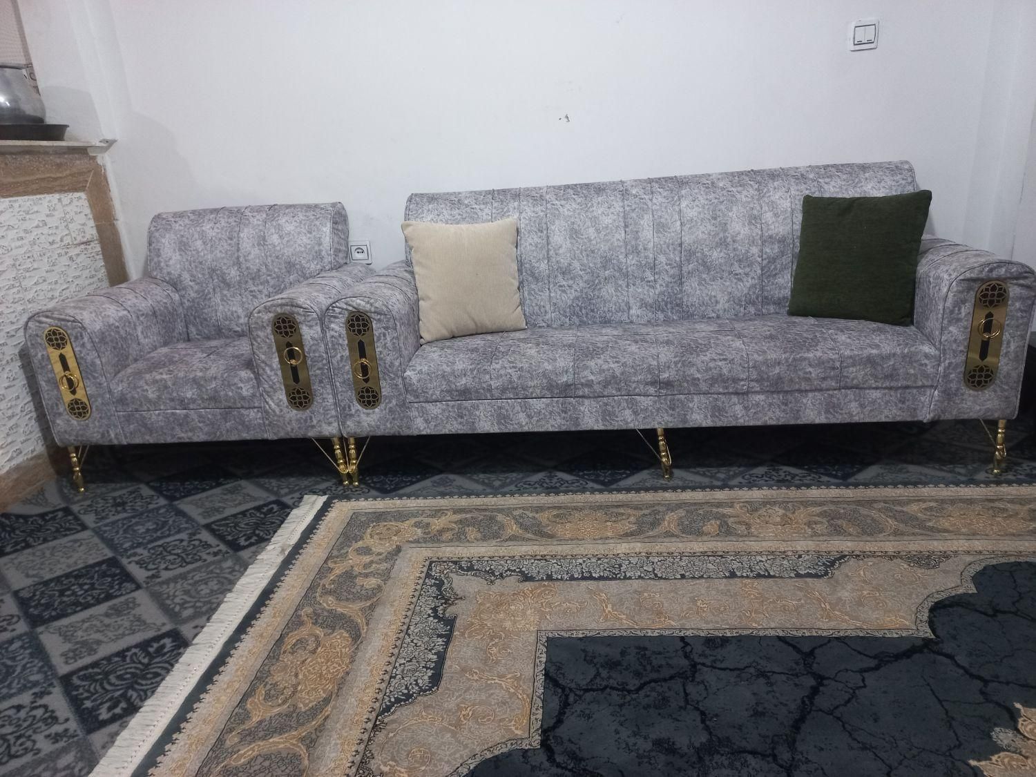 مبل راحتی مینیمال رنگ طوسی|مبلمان خانگی و میز عسلی|چهاردانگه (تهران), |دیوار
