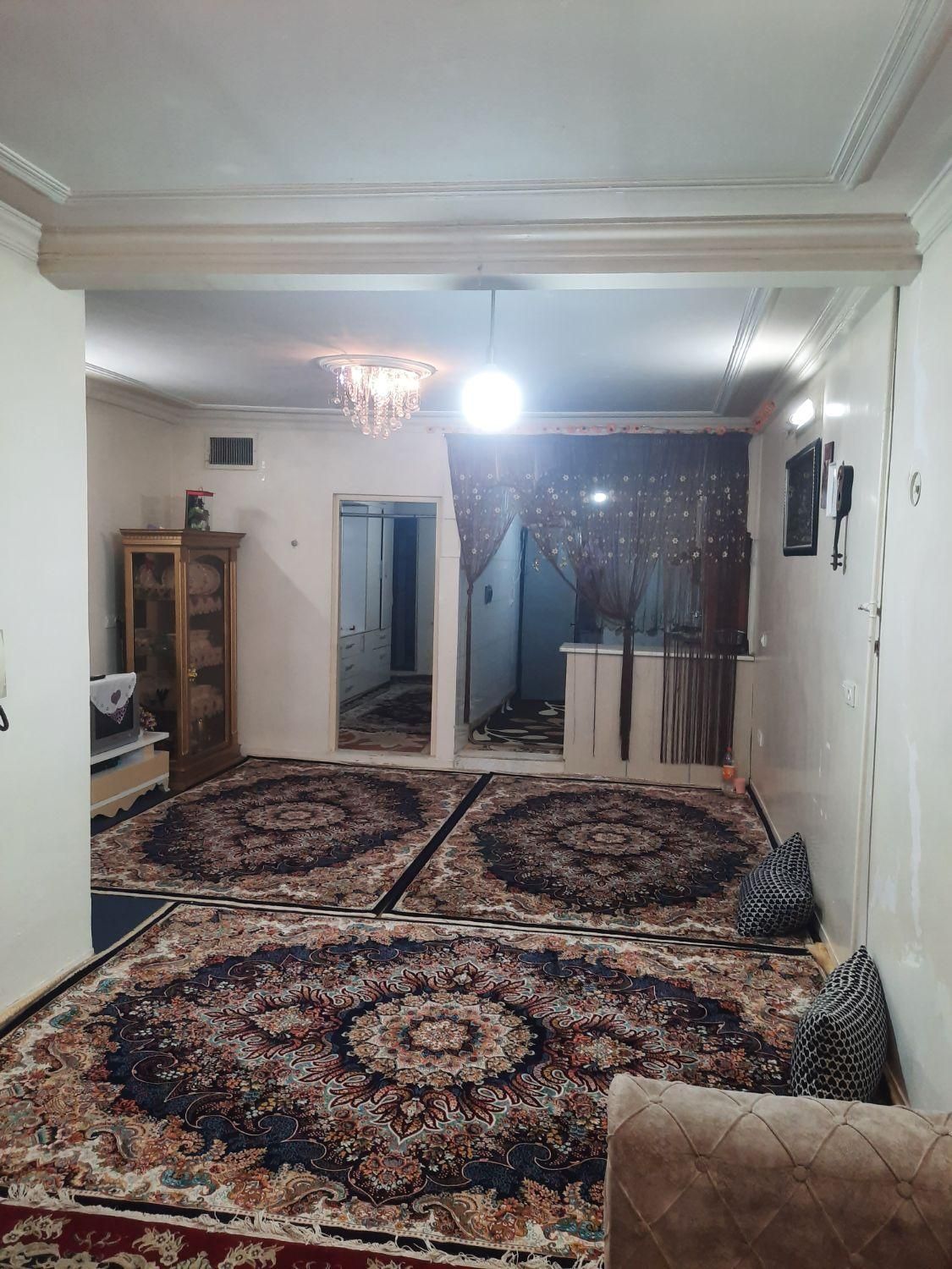 اجاره ویلایی دربستی ۳ طبقه مجزا|اجارهٔ خانه و ویلا|تهران, اسفندیاری|دیوار