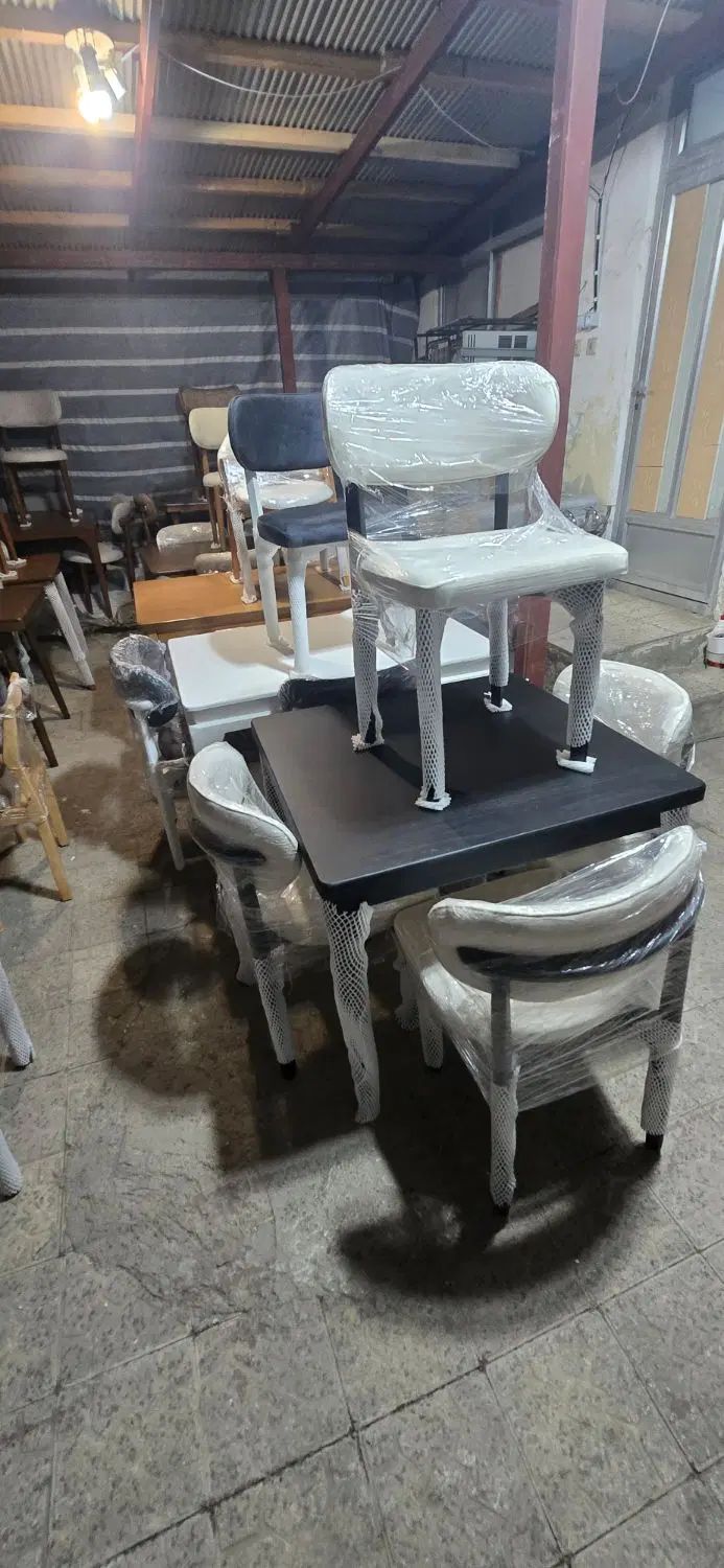چوبکده پدر ۱۳۱۹|میز و صندلی غذاخوری|رشت, رودبارتان|دیوار