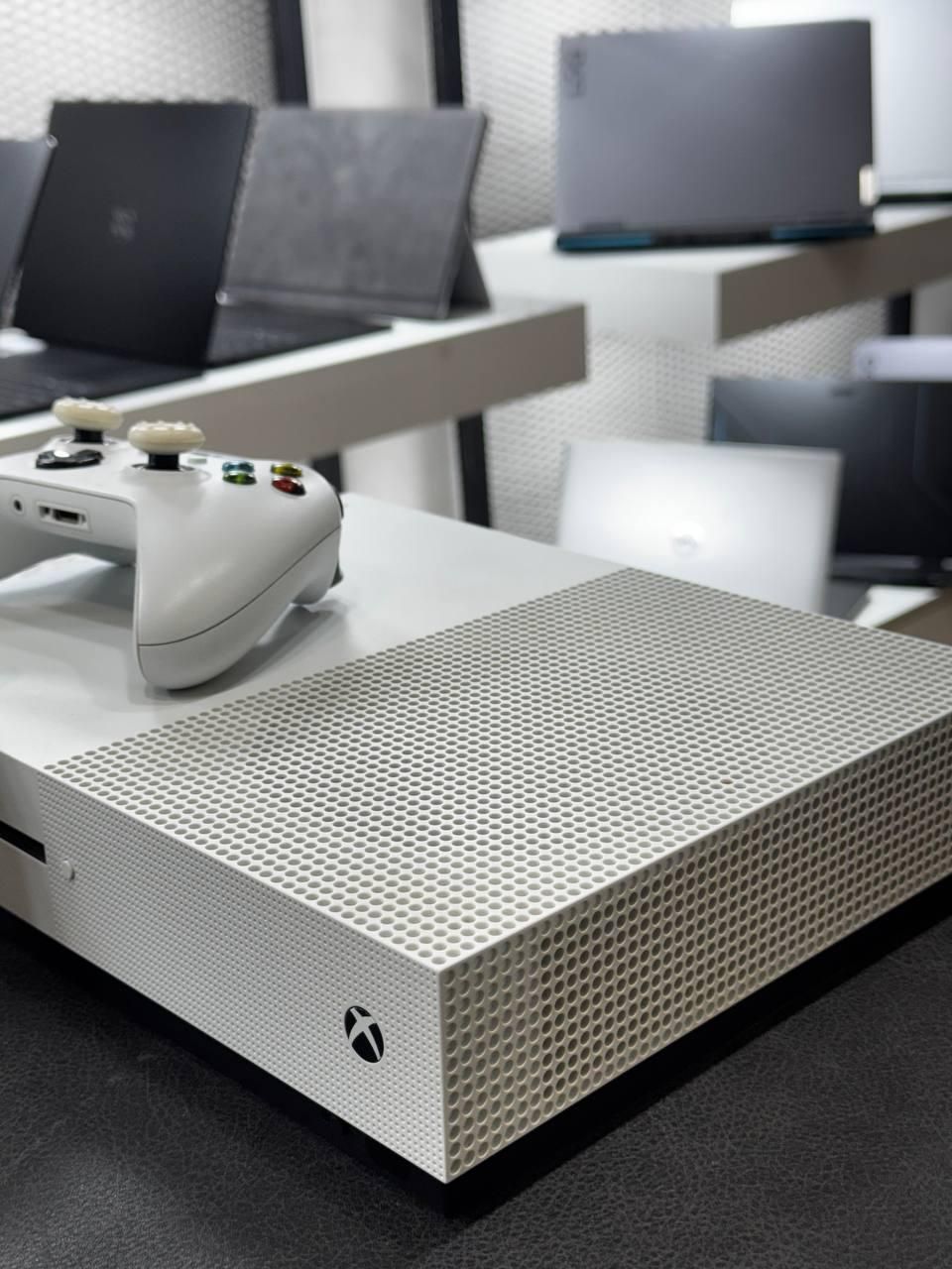 ایکس باکس وان اس XBOX One s  با حافظه 1TB|کنسول، بازی ویدئویی و آنلاین|یزد, |دیوار