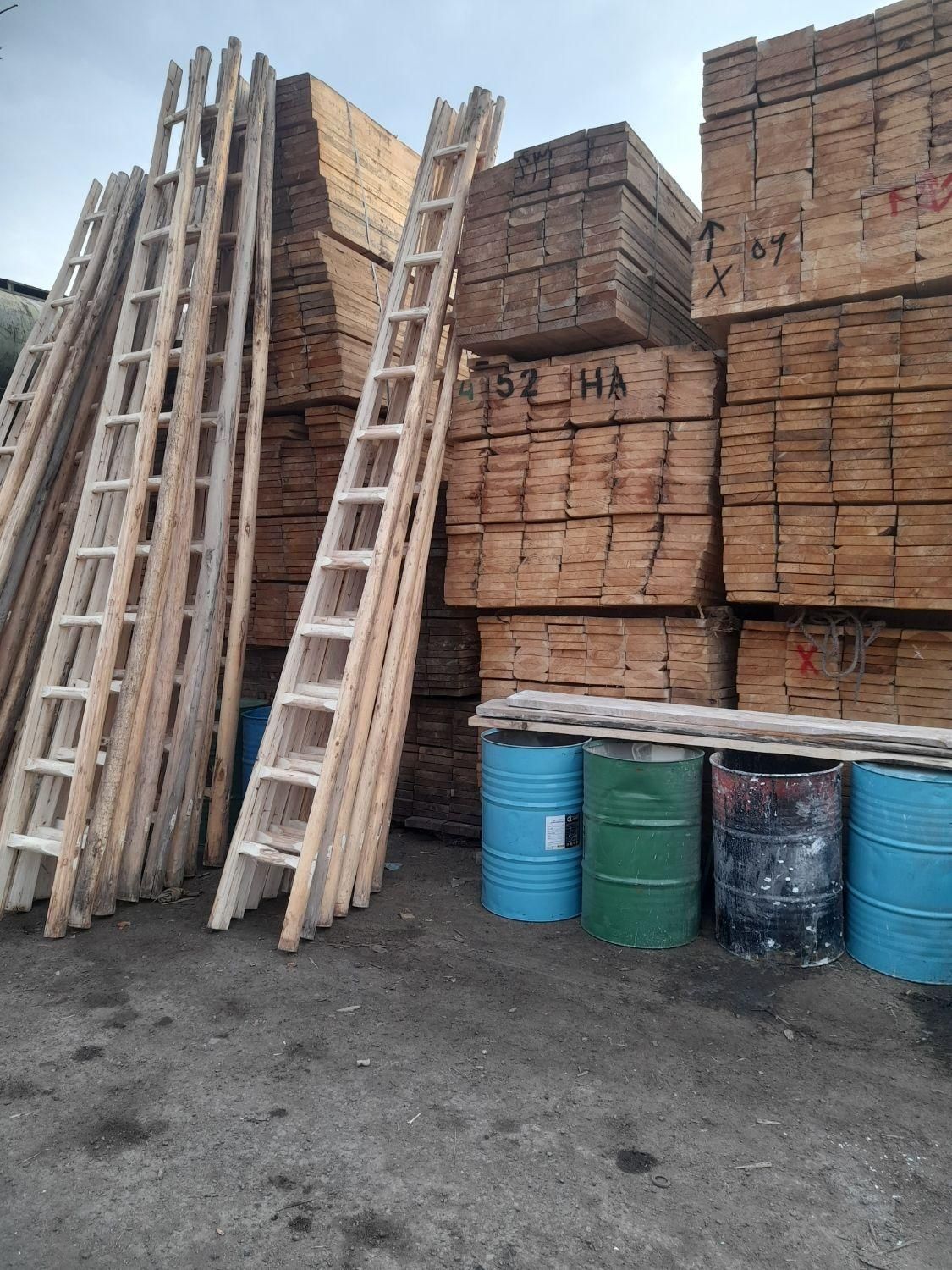 نردبان چوبی۳تا۶ الوار بنایی تخته بشکه فرغون بیل|عمدهفروشی|تهران, خاوران|دیوار