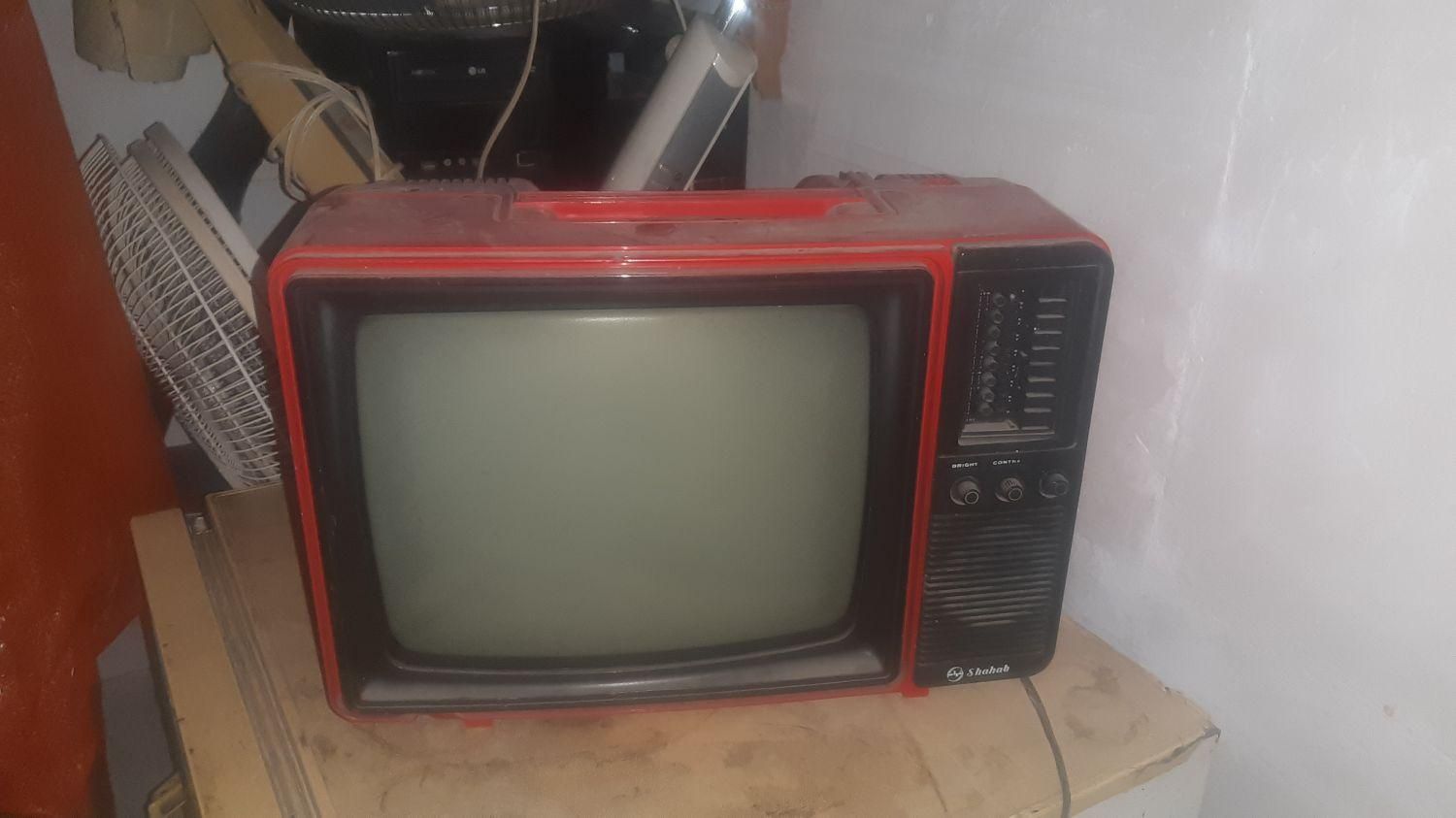 تلویزیون قدیمی سالم|کلکسیون اشیاء عتیقه|اردبیل, |دیوار