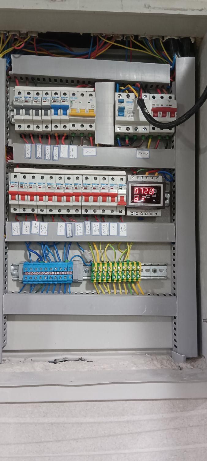 برق کاری/برقکاری/برقکار ساختمان/نصاب آیفن|خدمات پیشه و مهارت|شیراز, پودنک|دیوار