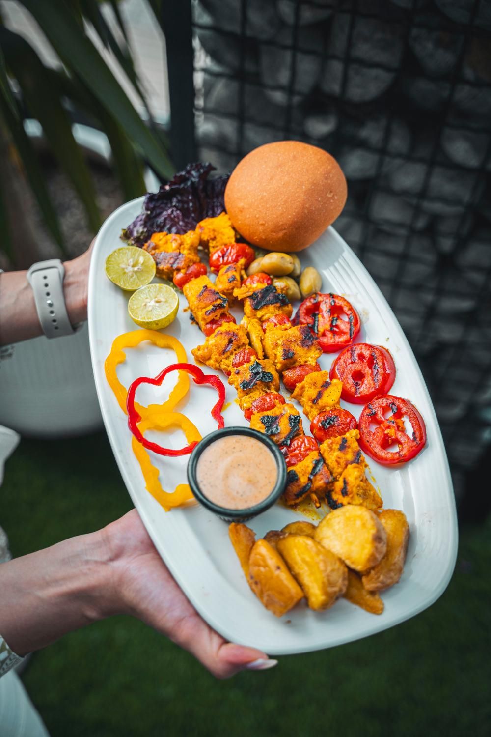 آشپز و کمک آشپز و آماده ساز|استخدام خدمات فروشگاه و رستوران|شیراز, چنچنه|دیوار