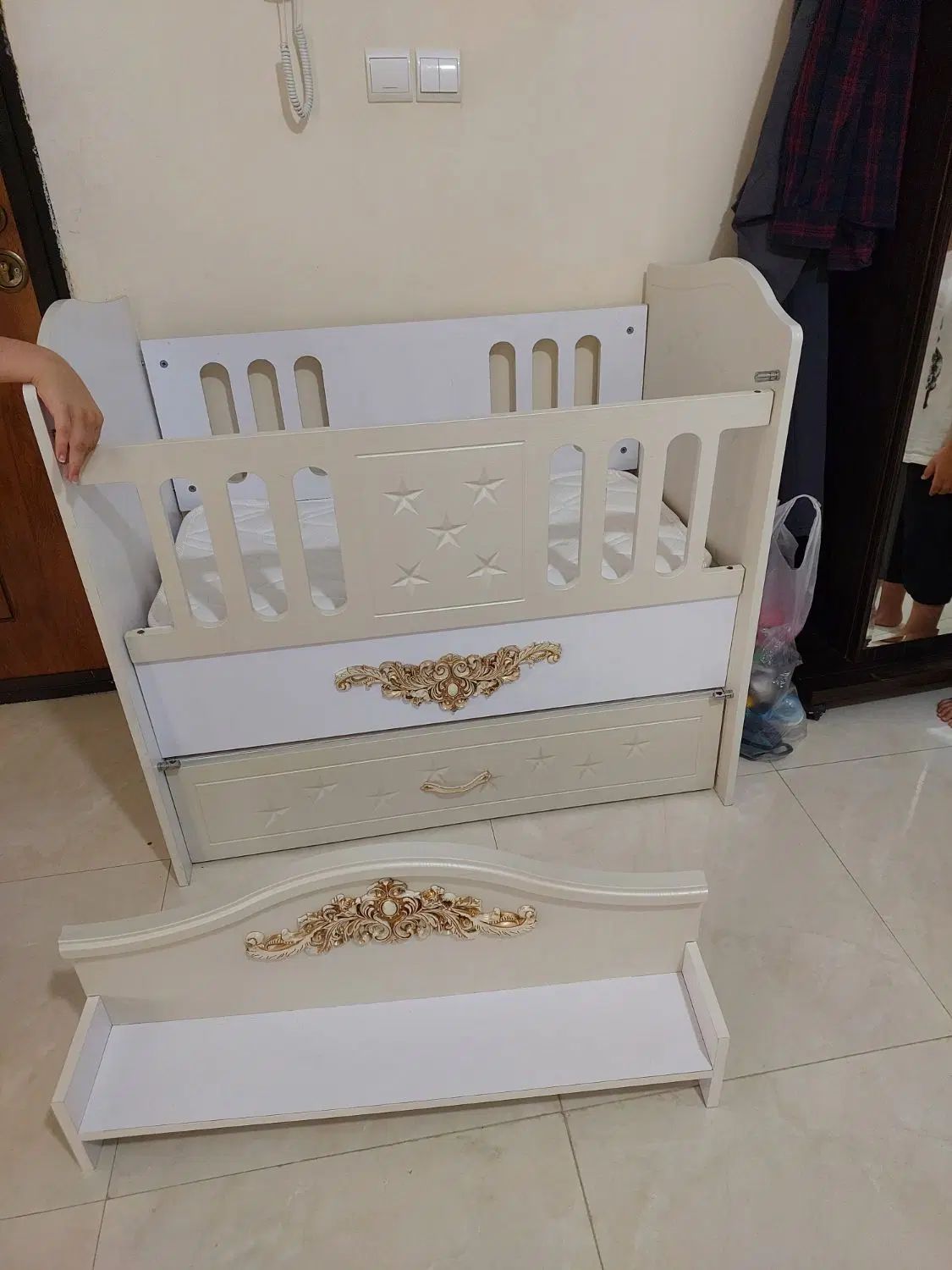 تخت کودک سالم و نو یک بار هم استفاده نشده|تخت و سرویس خواب|تهران, هلال احمر|دیوار