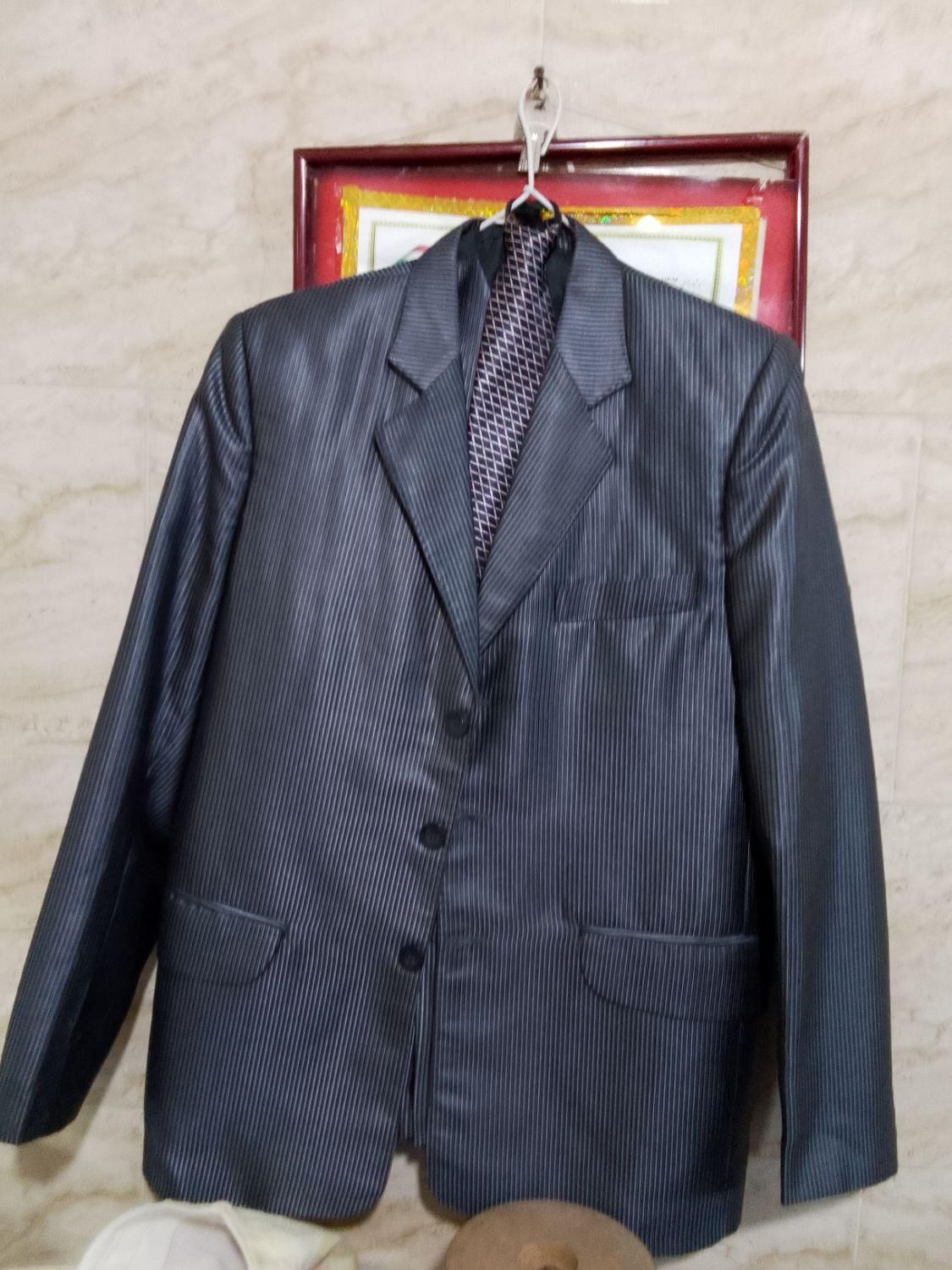 کت و شلوار و کراوات و جلیقه|لباس|لاهیجان, آهندان|دیوار